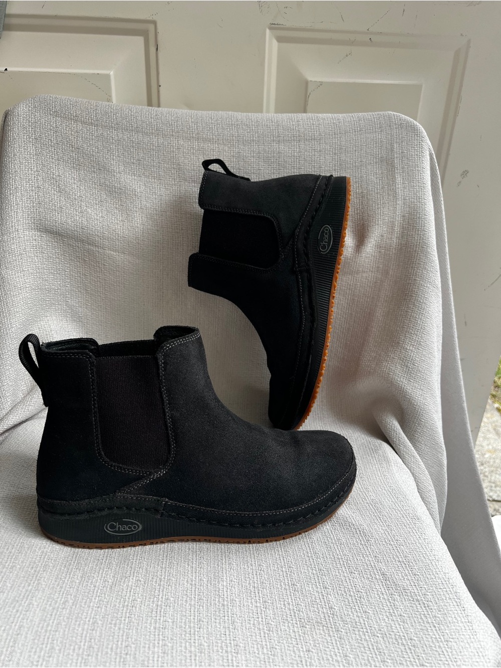 Chaco 59% Wool Black Suede Chelsea Ankle Boots with Gum Sole